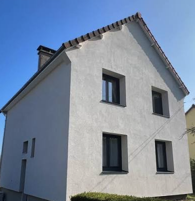 façade d'une maison avec ITE
